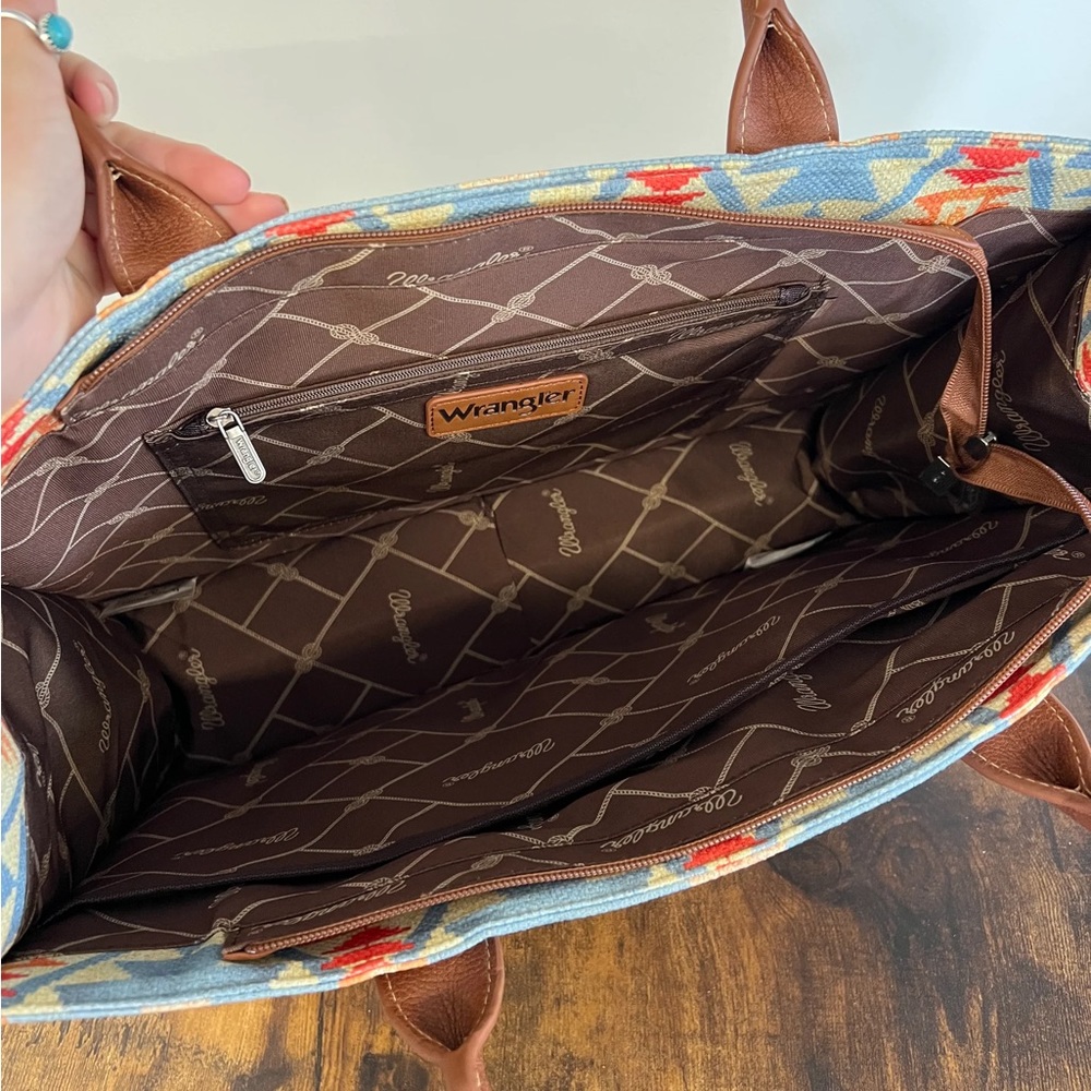 Wrangler Tote Bag - Picture 2 of 2
